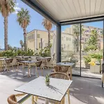 Anglade Hotel